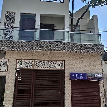 Ira Homestay Mathura - Divine Spiritual Stay Buitenkant foto