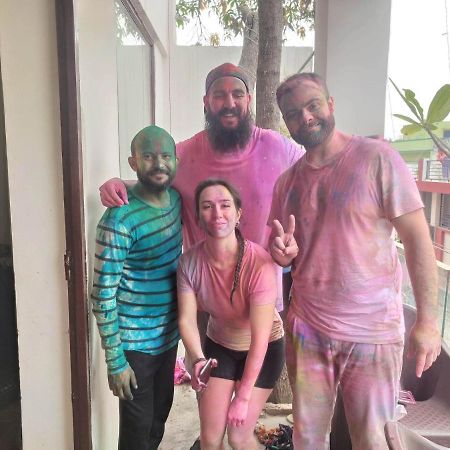Ira Homestay Mathura - Divine Spiritual Stay Buitenkant foto