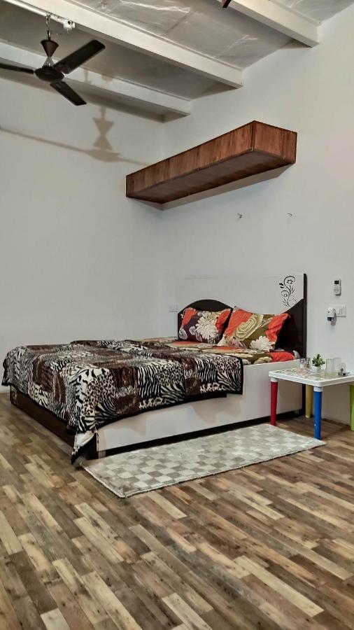 Ira Homestay Mathura - Divine Spiritual Stay Buitenkant foto