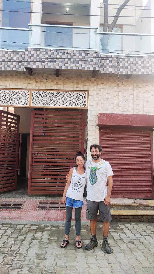 Ira Homestay Mathura - Divine Spiritual Stay Buitenkant foto