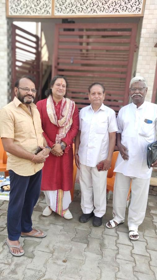 Ira Homestay Mathura - Divine Spiritual Stay Buitenkant foto
