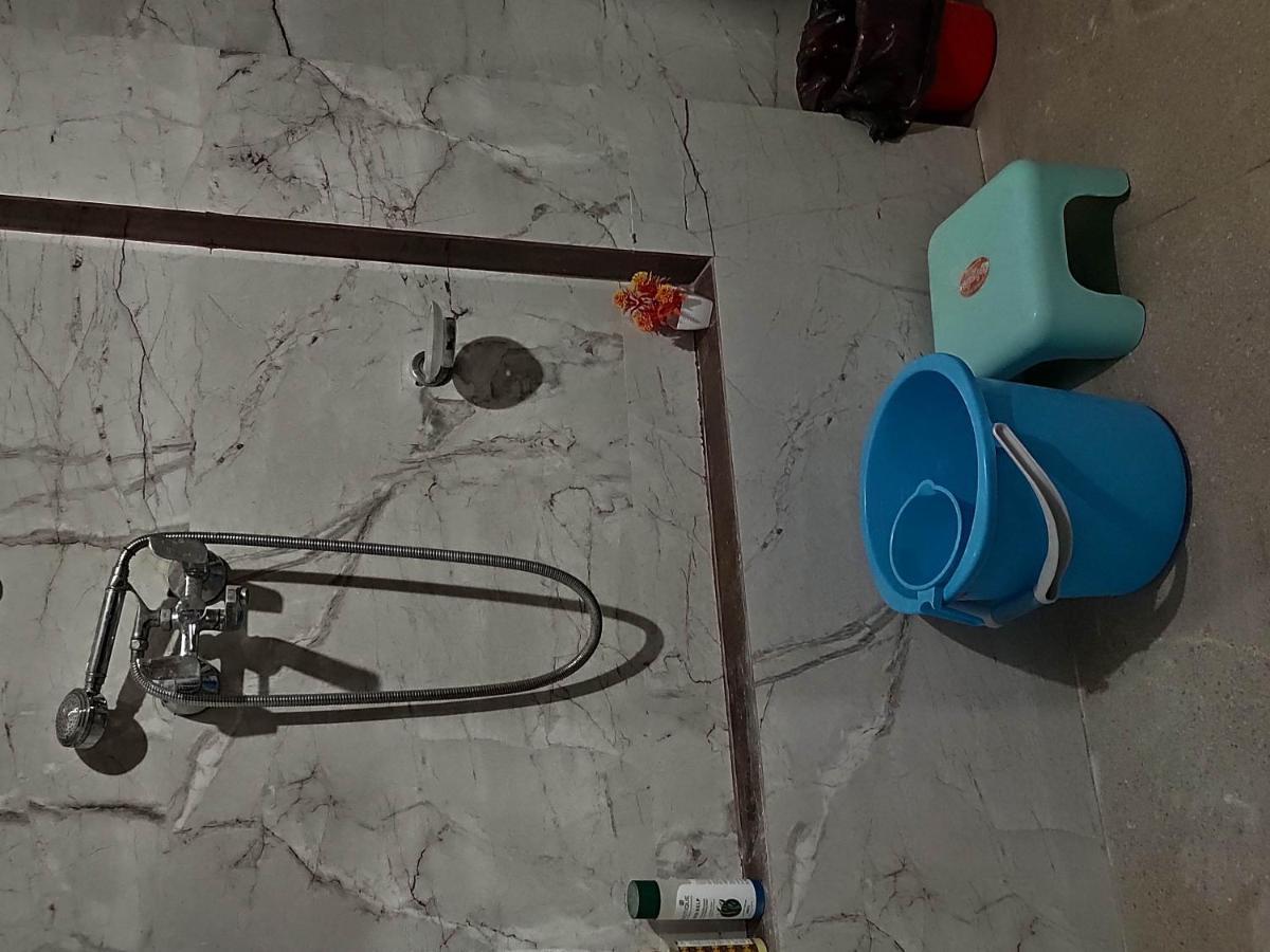 Ira Homestay Mathura - Divine Spiritual Stay Buitenkant foto