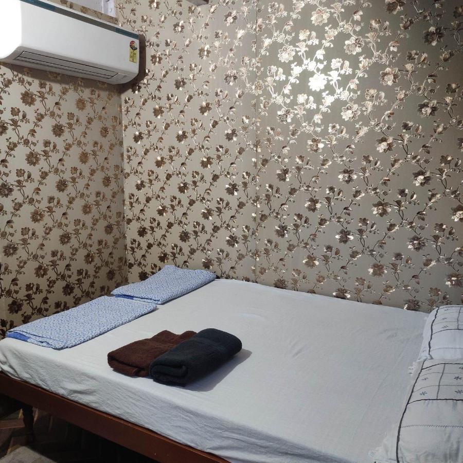 Ira Homestay Mathura - Divine Spiritual Stay Kamer foto