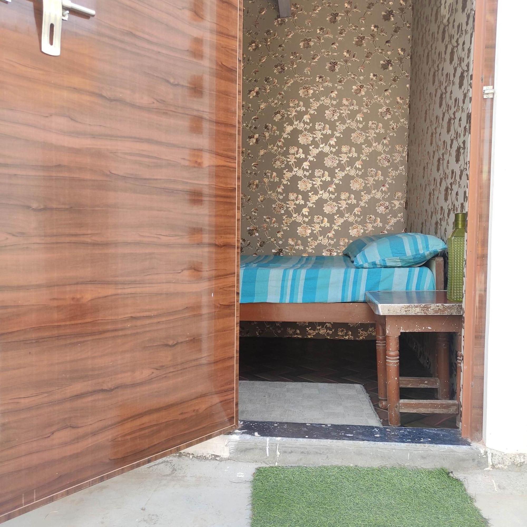 Ira Homestay Mathura - Divine Spiritual Stay Kamer foto