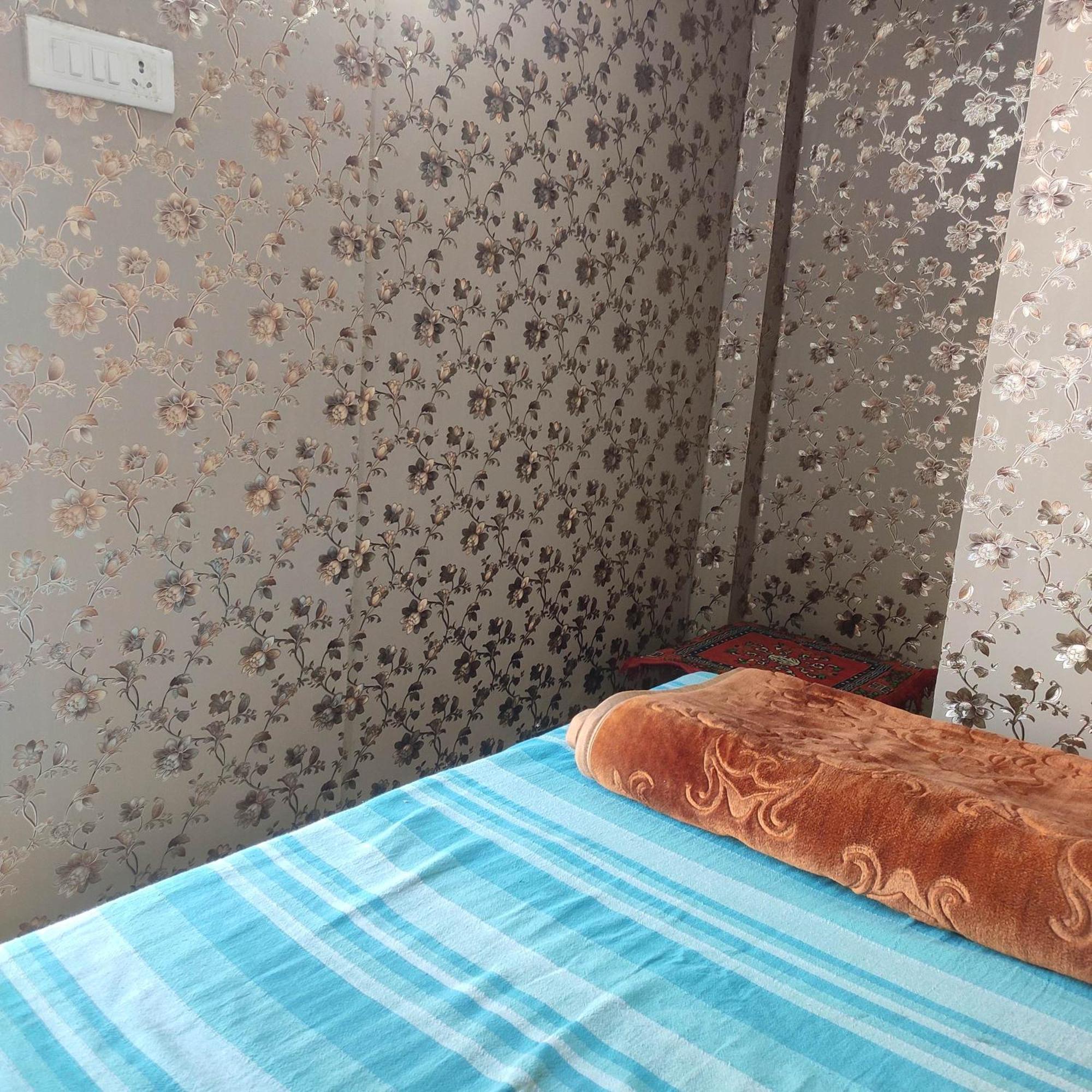 Ira Homestay Mathura - Divine Spiritual Stay Kamer foto